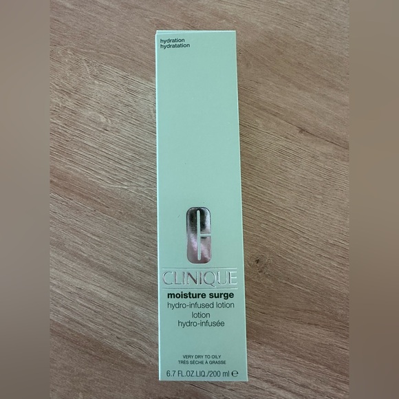 Clinique Moisture Surge Hydra-Infused
Lotion 200ml/6.7oz All Skin - Picture 4 of 8